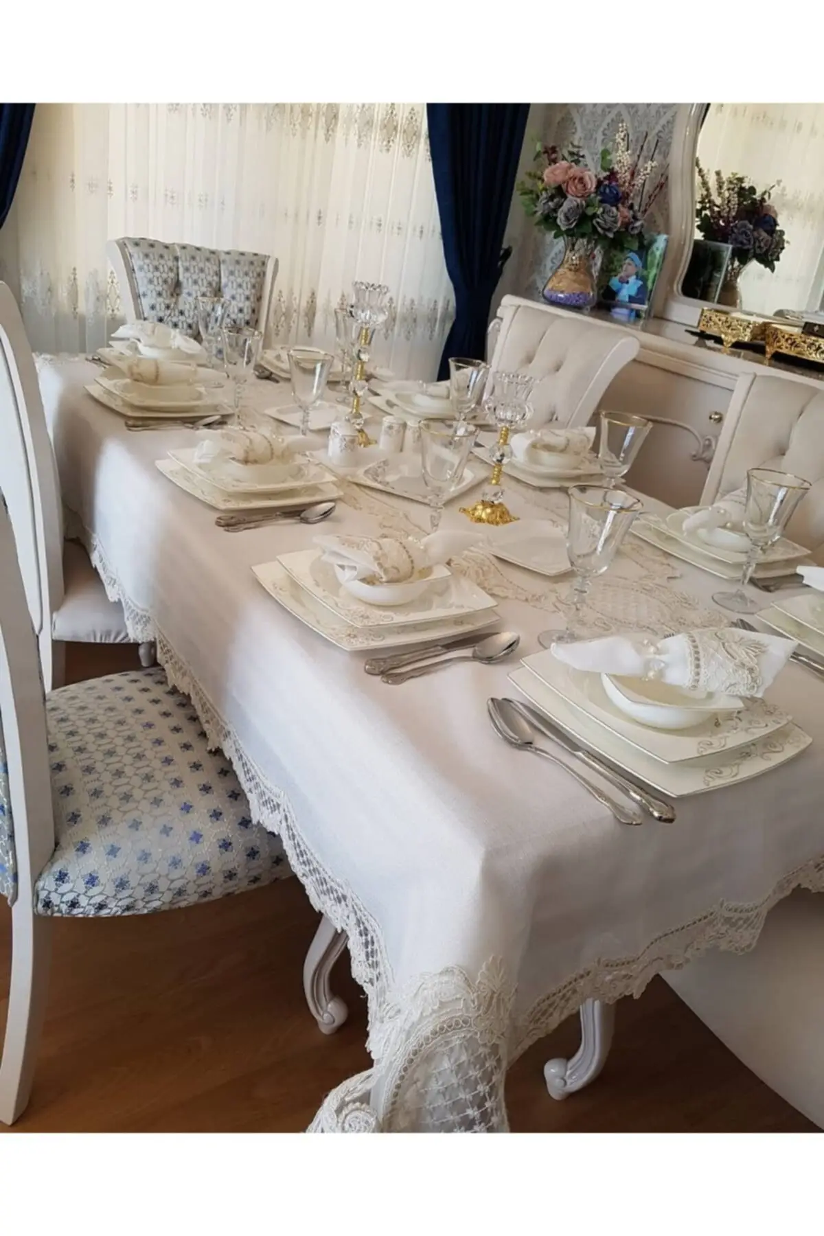 

18 Pieces French Lace Tablecloths Dinner Set for 8 People
