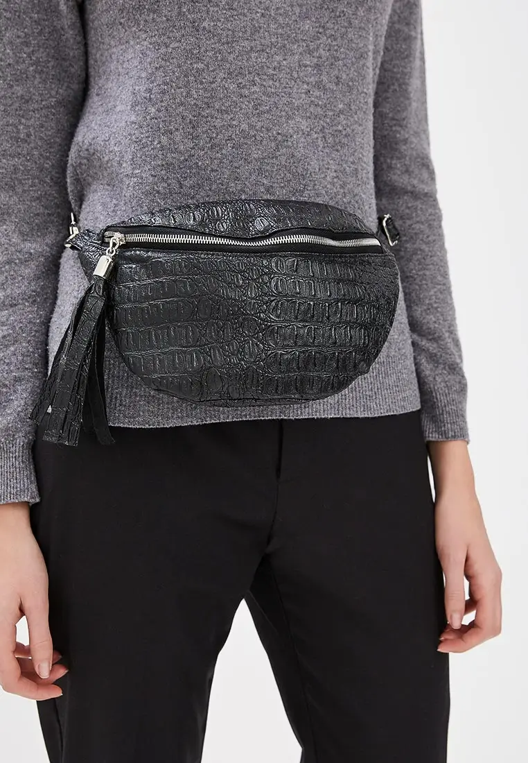 Поясная сумка из экокожи /DIANE/ черная с фактурой &quotкрокодил&quot|Поясные сумки| |
