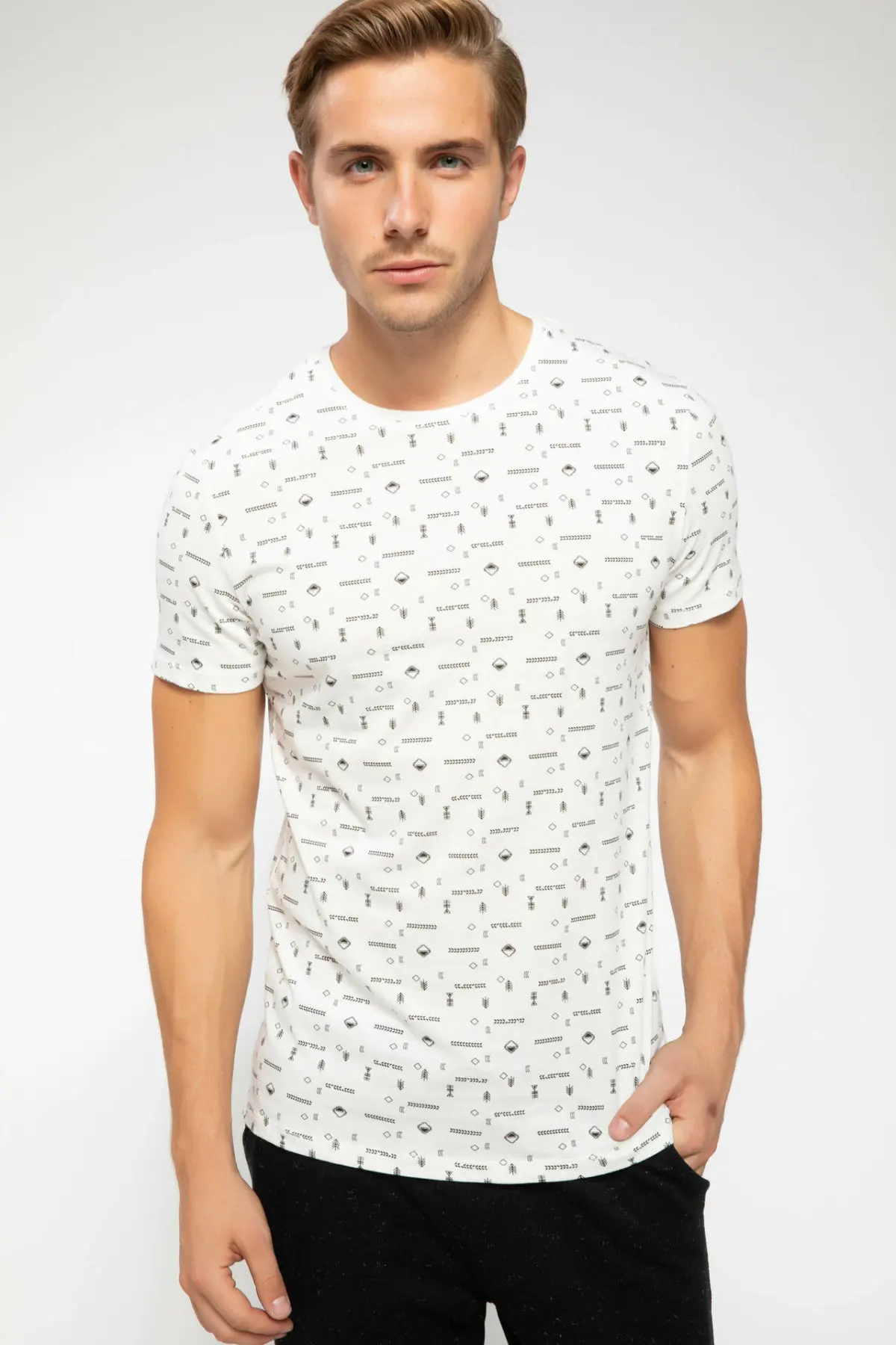 DeFacto мужские белые футболки с мультяшным принтом коротким рукавом на лето и осень