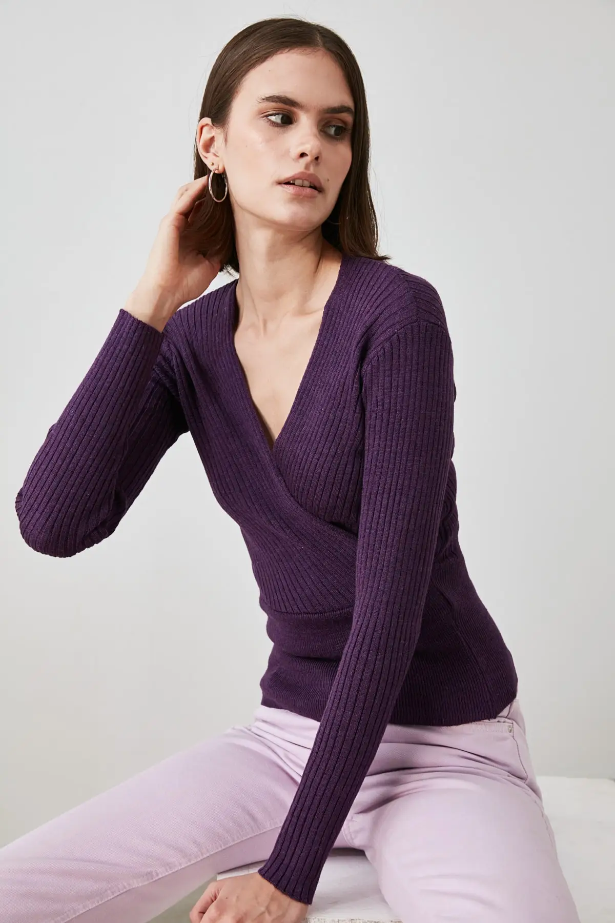 

Trendyol V Collar Knitwear Sweater TWOAW21KZ2540