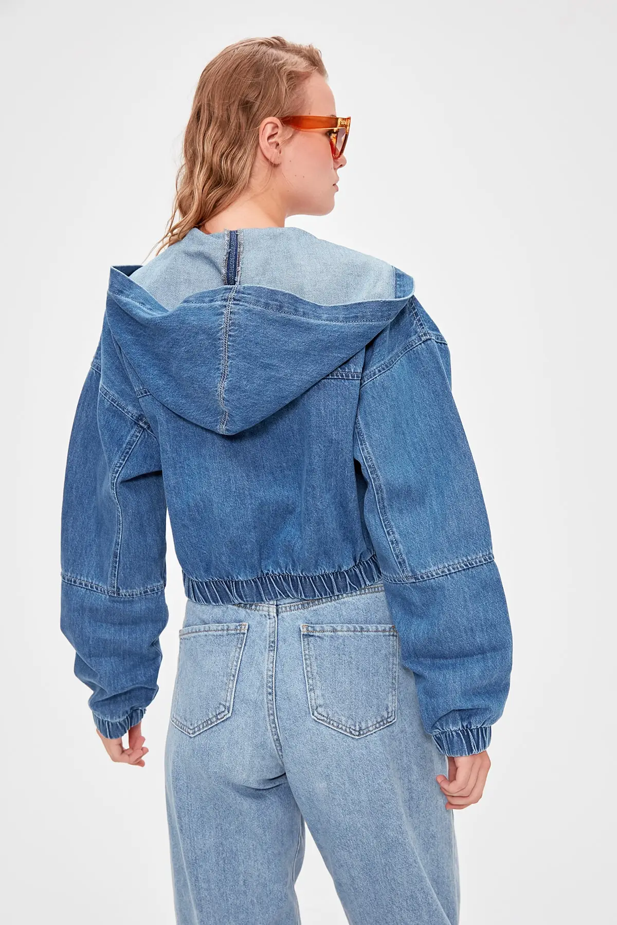 Синяя джинсовая куртка-бомбер с капюшоном Trendyol TWOAW20CE0192 | Женская одежда
