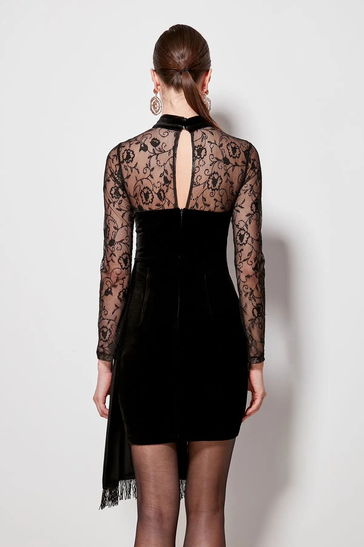 

Trendyol Lace Detail Velvet Dress TPRAW20EL0619