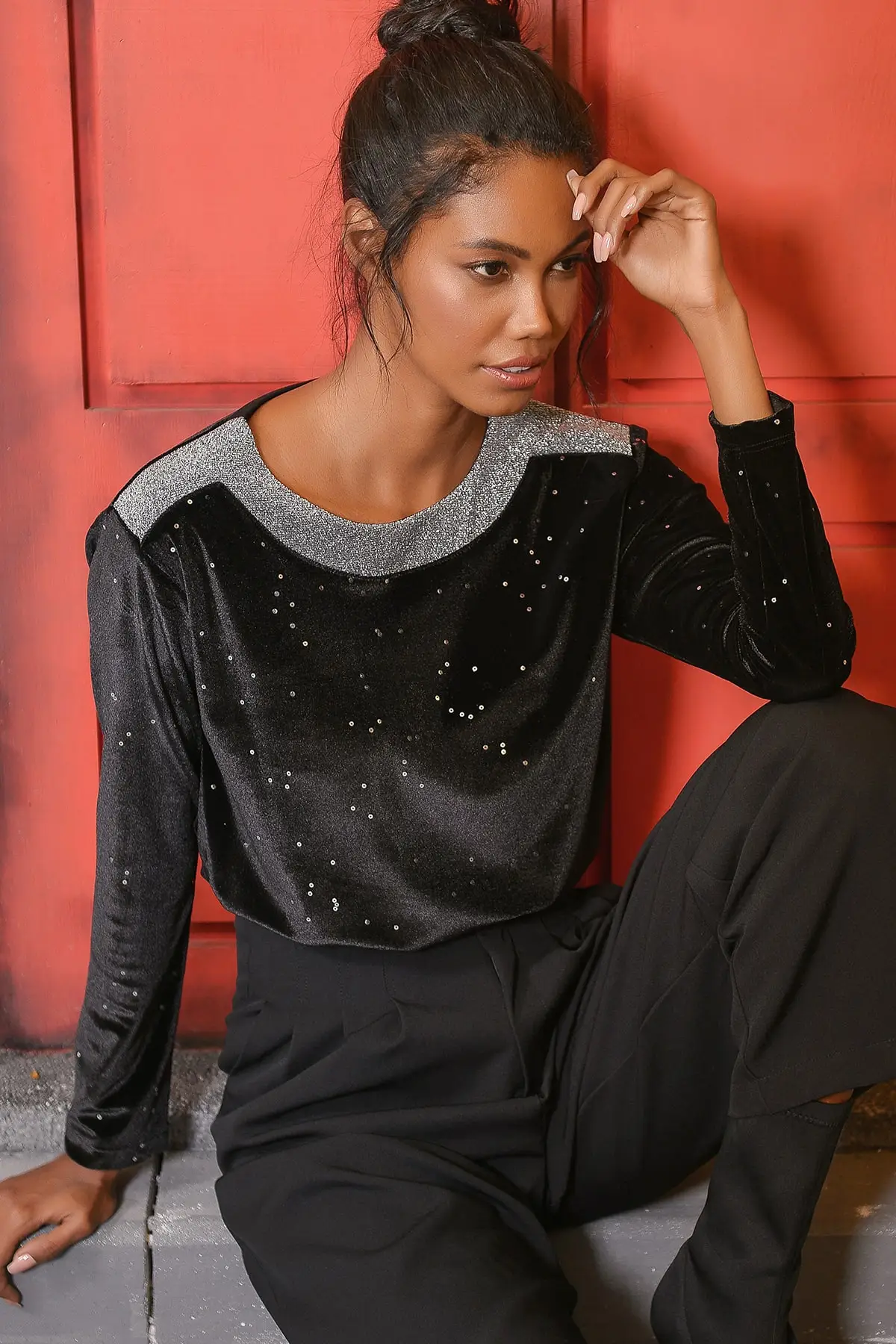 Тренд: Alacati стильная женская черная бархатная блуза с блестками и вышитым