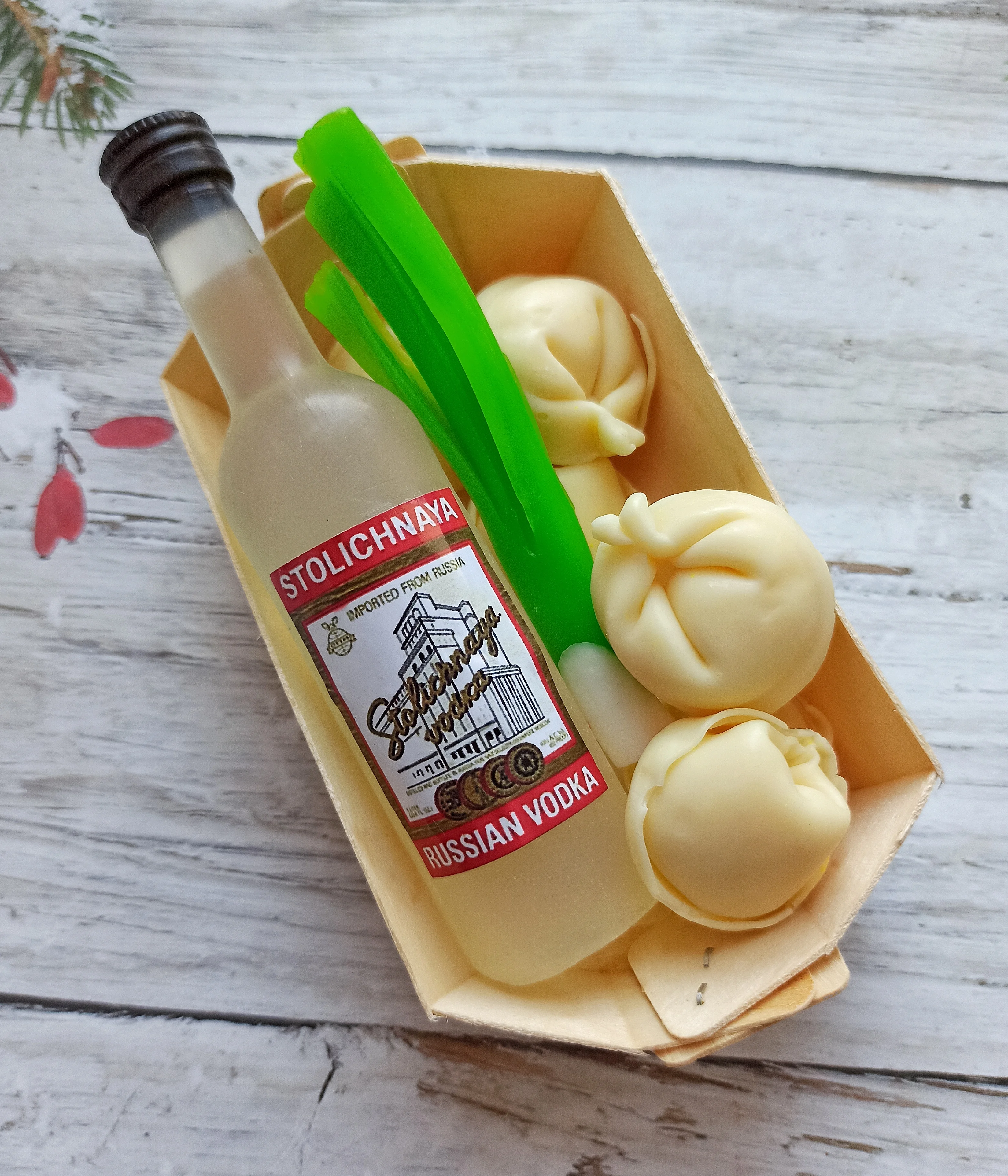 мыло ручной работы в форме бутылочки и пельмешек / прикольный набор подарок