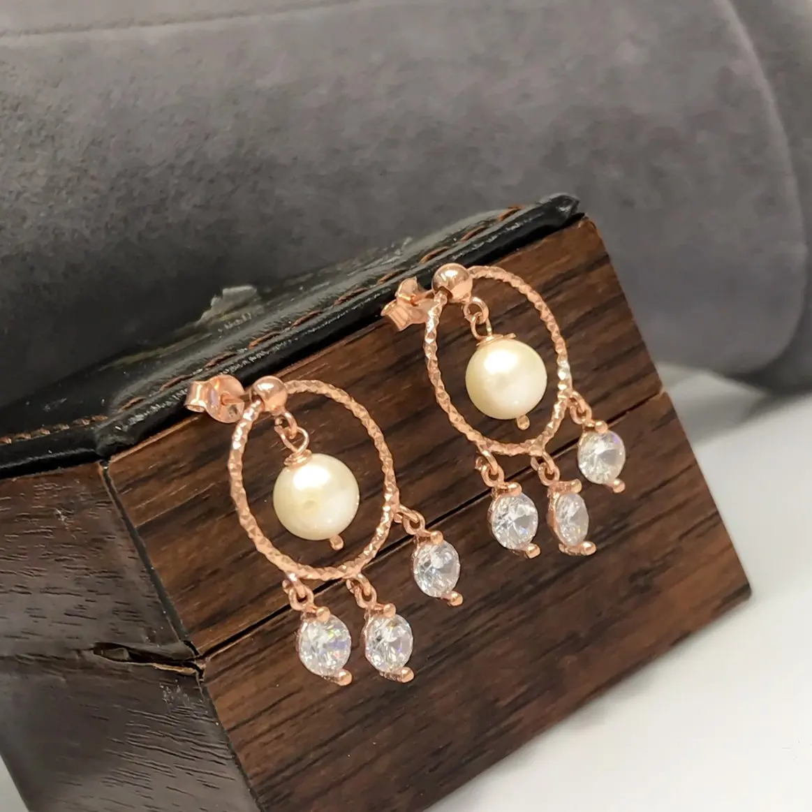 

Serenay Set With Pearls Elegant Trend Silver Necklace Earrings Suit