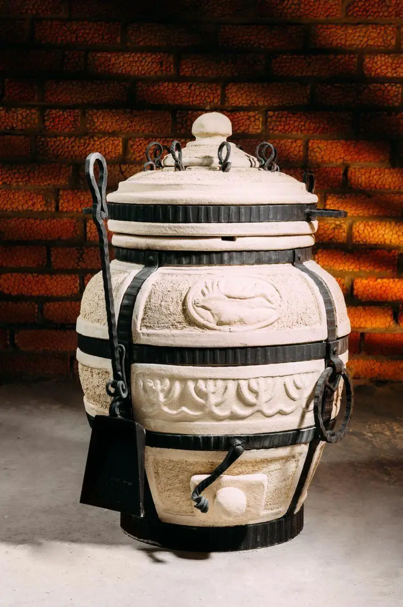 Тандыр Амфора Сармат Охотник традиционный угольный керамика 49х49х76 с шампурами |