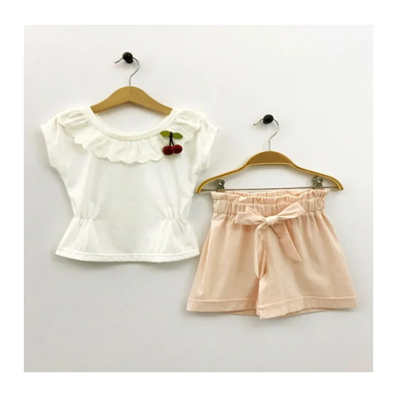 

GIRL'S SUIT WITH REMOVABLE CHERRY BROOCHES, WITH SHORT DETAILED COLLAR