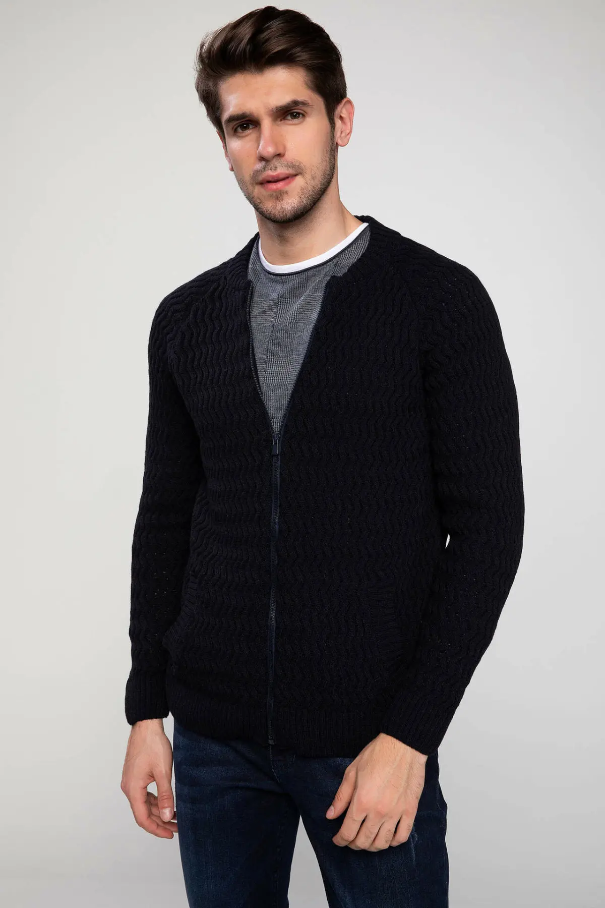 DeFacto Мужской Повседневный тонкий Однотонный свитер с круглым вырезом мужской