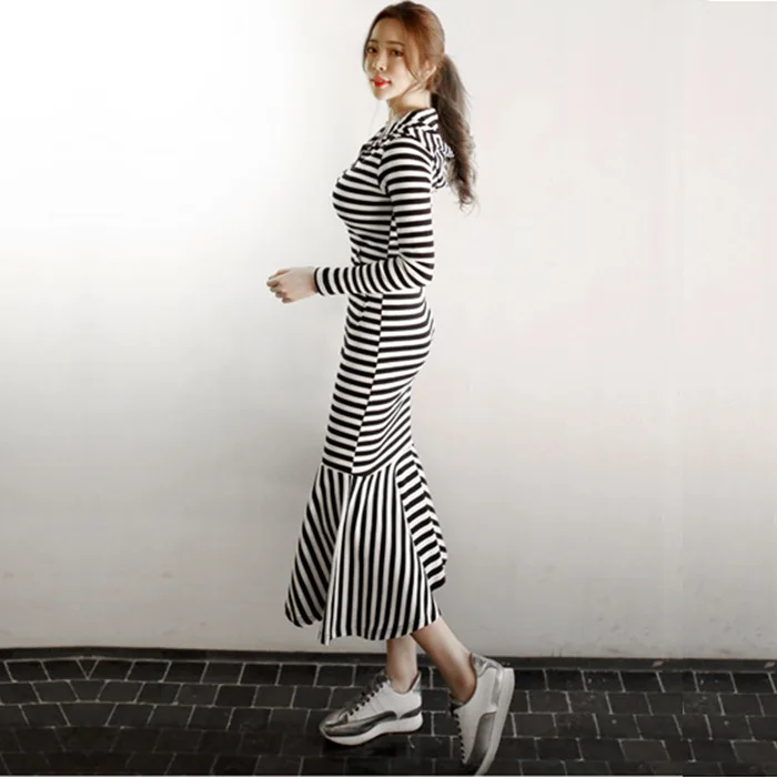 Женское платье Русалка с капюшоном белое/черное в полоску юбкой годе модель OWD195014