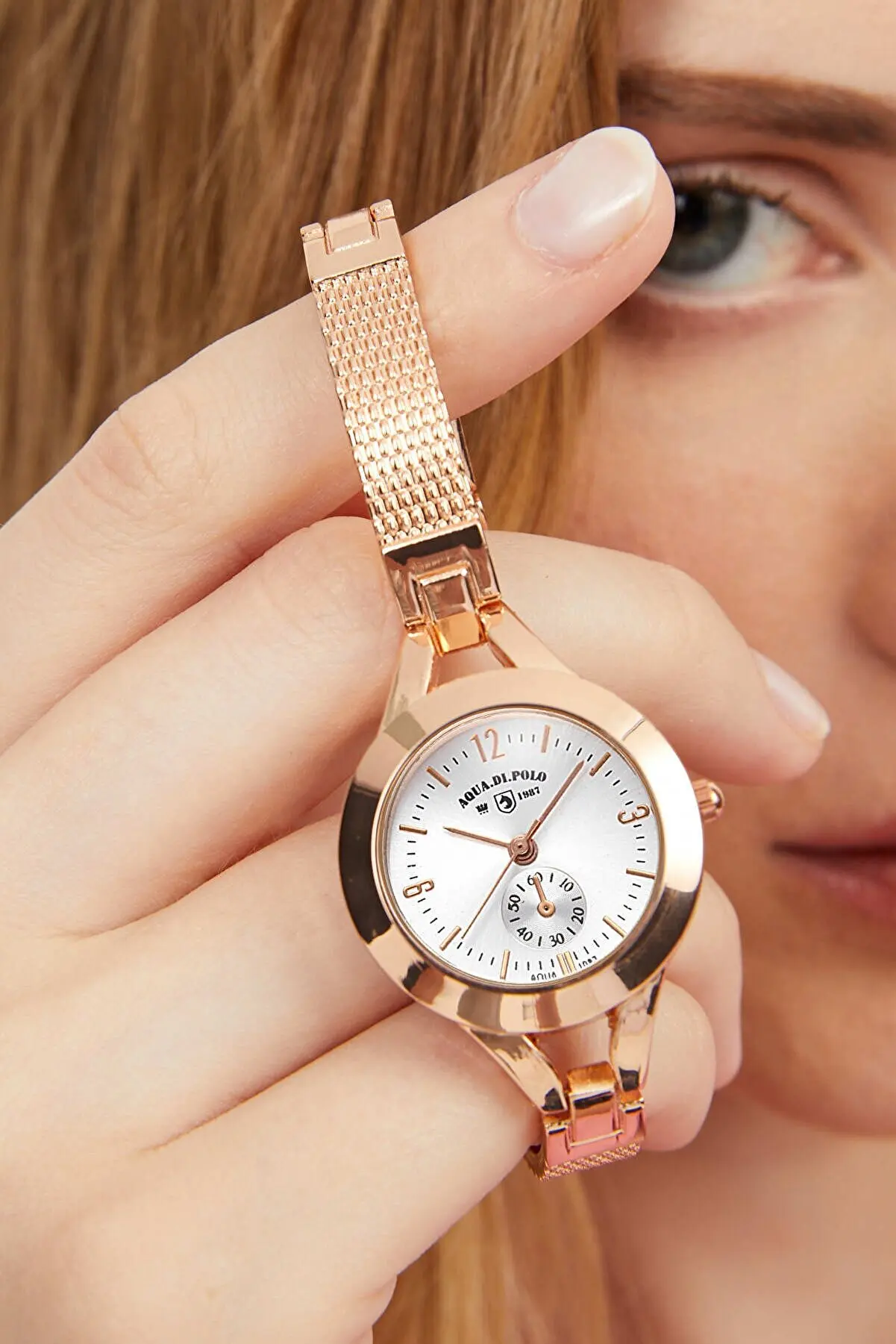 

Women wrist watch elegant design metal kordonhem night both daily use