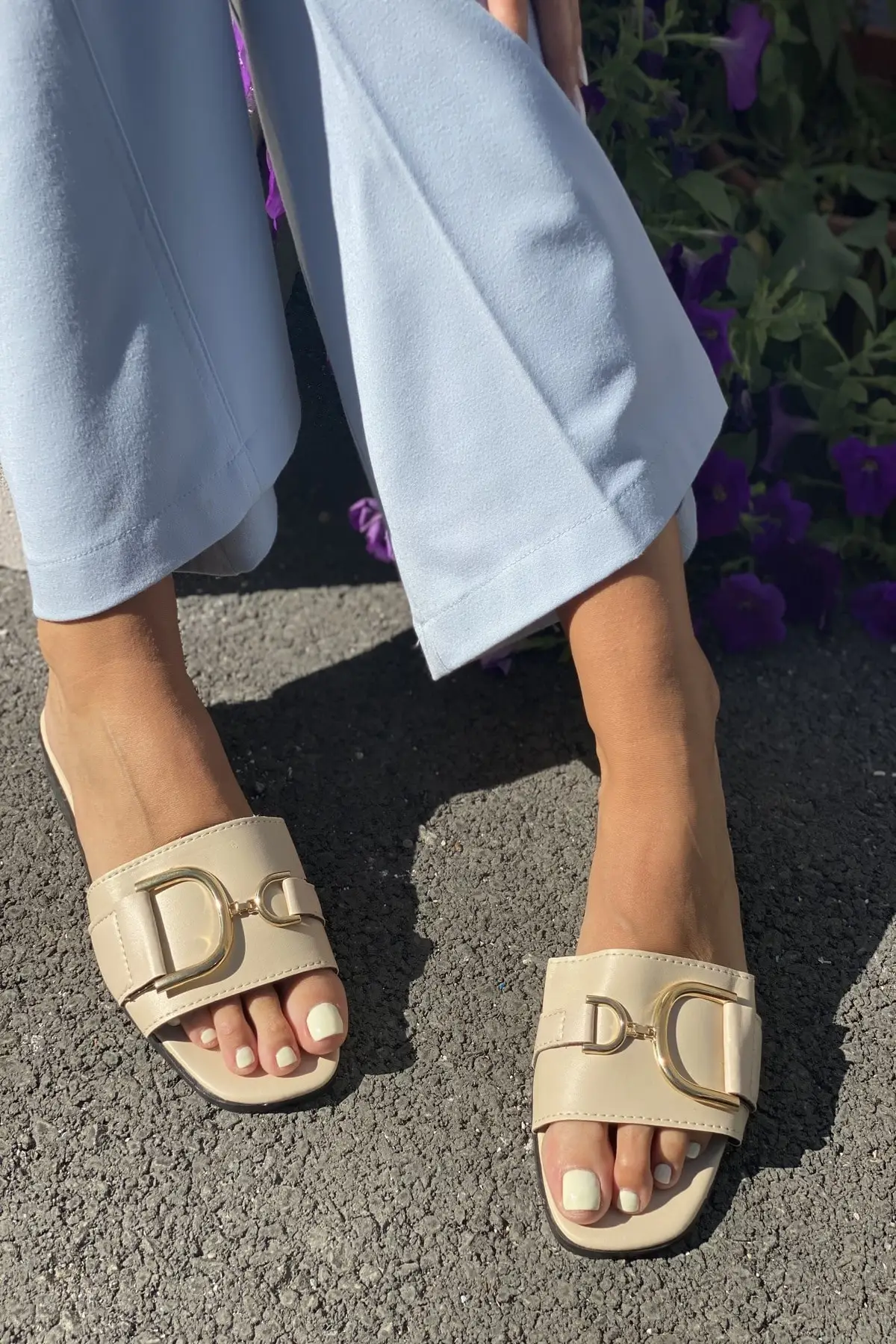 

Women's Chain Slippers Ladies Square Toe Flat Outdoor Slides Fashion Metal Decoration Female Shoes Open Toe Beach new seazon2021