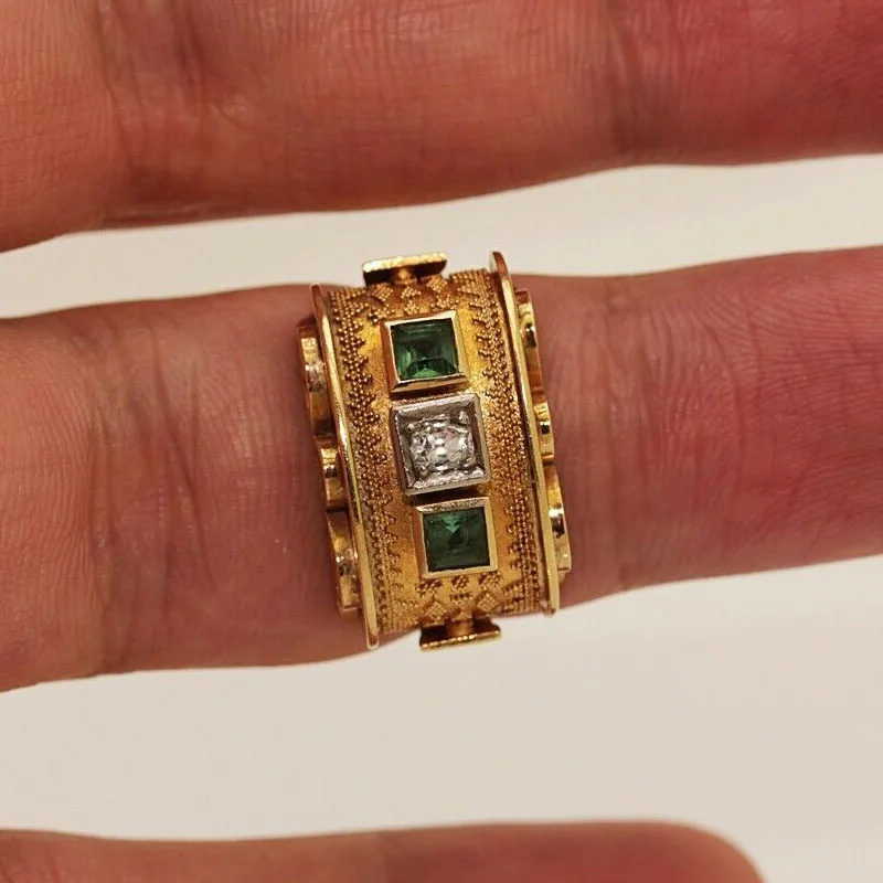 

PERFECT VINTAGE 14K GOLD DIAMOND EMERALD DECORATED PRETTY RING
