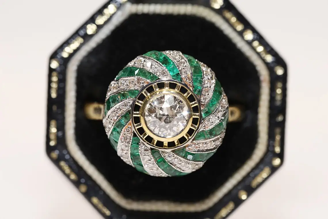 

Perfect Art Deco New Made 18k Gold Natural Diamond and Caliber Emerald Decorated Amazing Ring