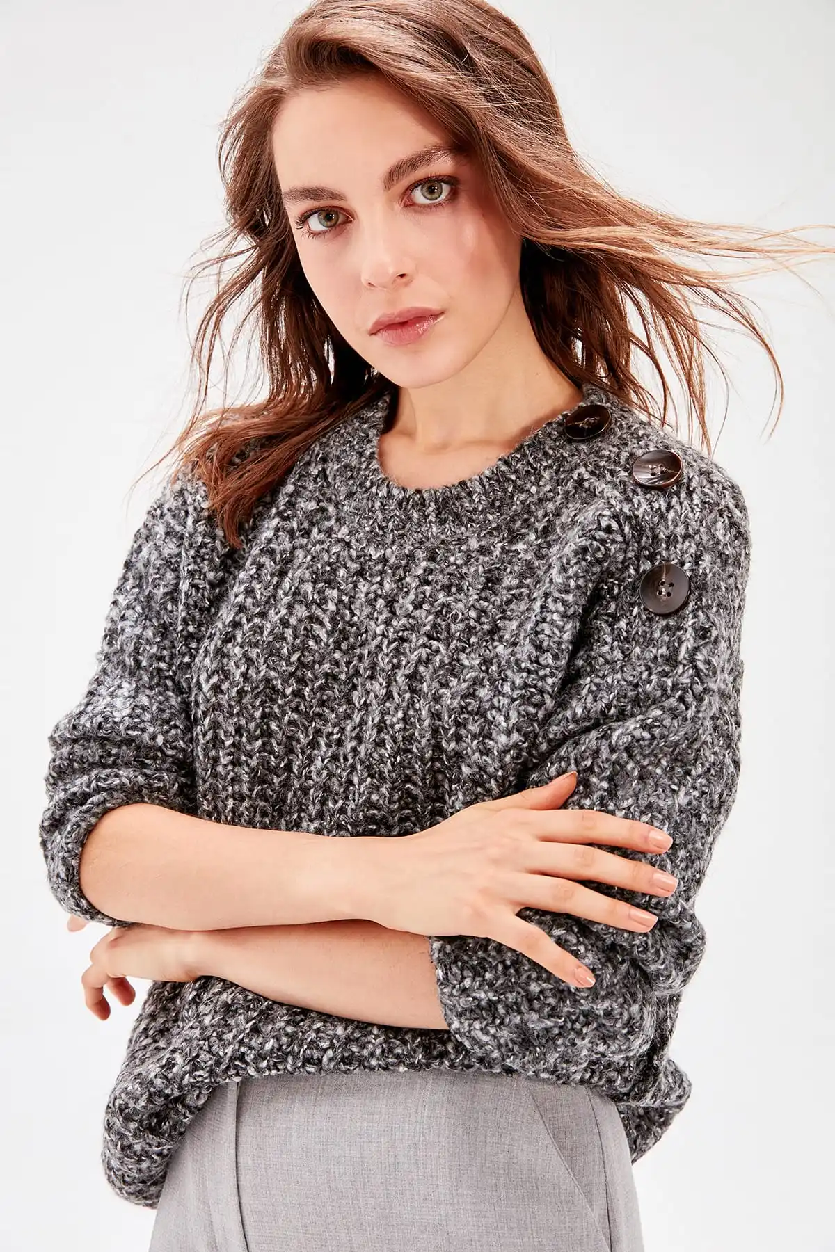 Trendyol Black Button Detail Sweater TWOAW20ZA0075 |
