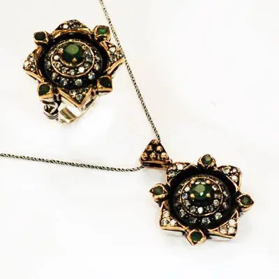 

Root Emerald Gemstone Diamond Set Silver Set 177Hand Made Silver Jewellery Set