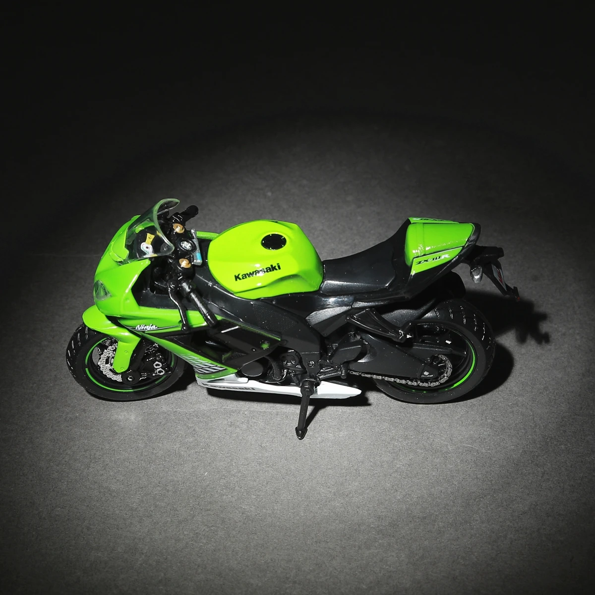 Модель мотоцикла Maisto 1:18 KAWASAKI Ninja модель литая из сплава для велосипеда и