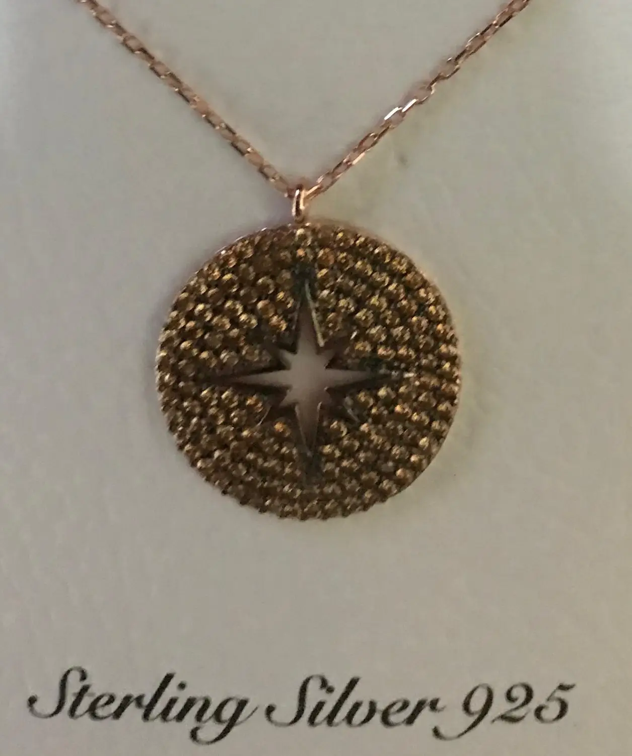 

GOLD-YELLOW COLOR ROUND SPECTACULAR NECKLACE WITH STARS IN THE MIDDLE AND A SPECIAL FOR VALENTINES