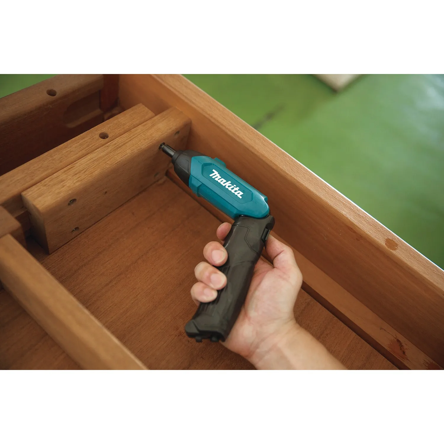 

Литиевая аккумуляторная отвертка для Makita DF001DW 3,6 В/Ач, 81 шт. с аксессуарами для Makita