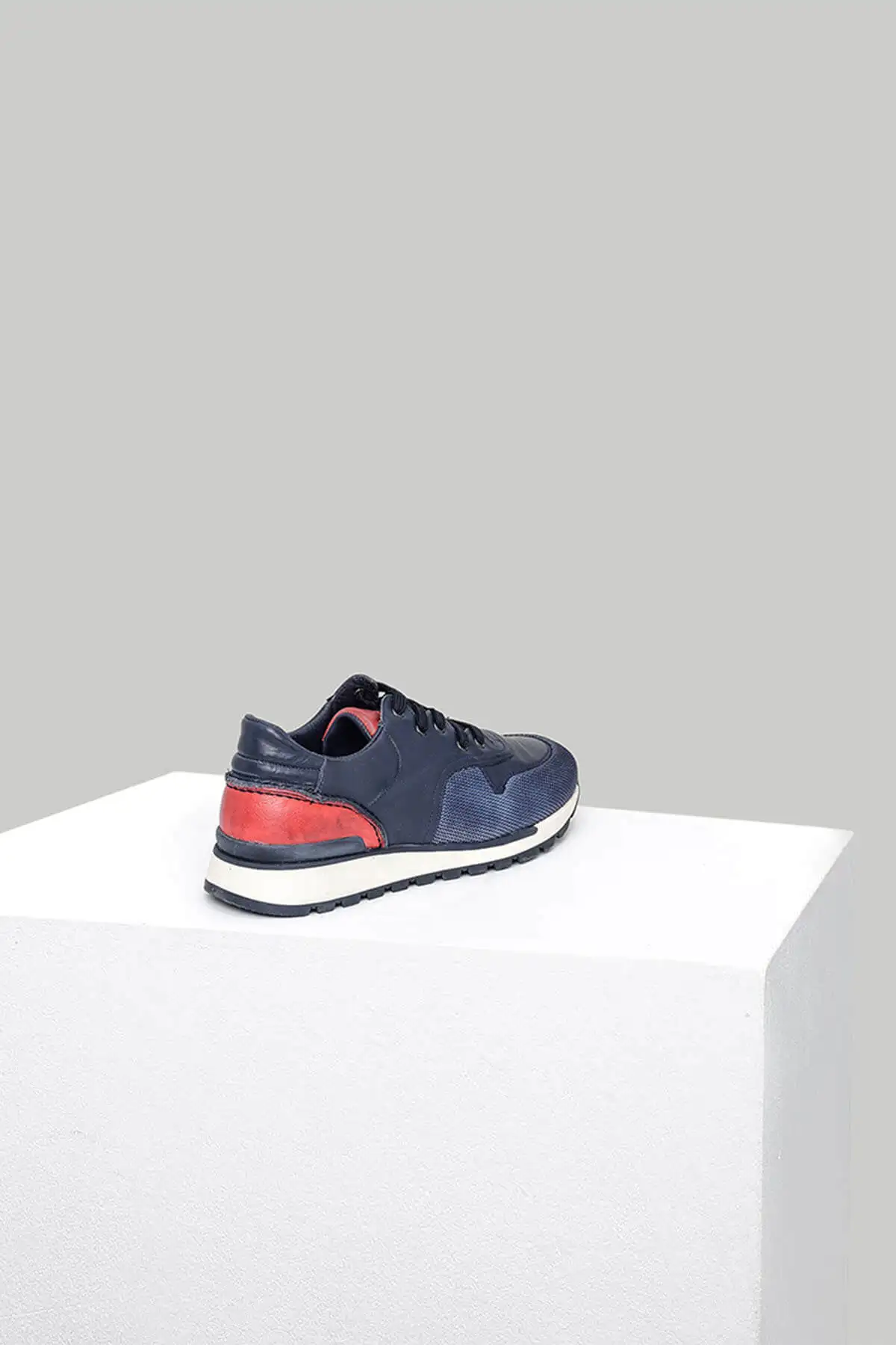 Мужская обувь темно-синего цвета из натуральной кожи Derimod | Обувь