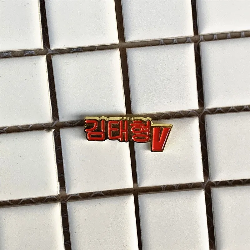 Metal Brooches Pin Bangtan Boys Broche Male SEVENTEEN TWICE GOT7 Lapel Pin BLACKPINK JIMIN JUNG KOOK V SUGA RM EXO Brooch YH368
