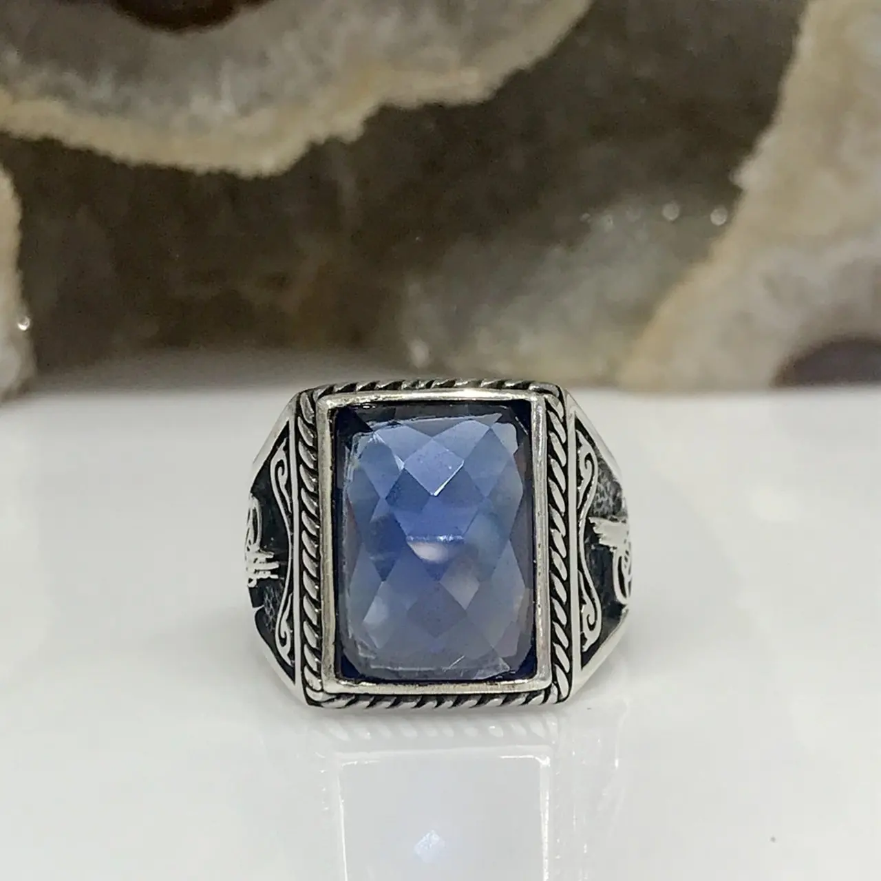 Квадратное темно синее сапфировое кольцо с драгоценным камнем серебряное