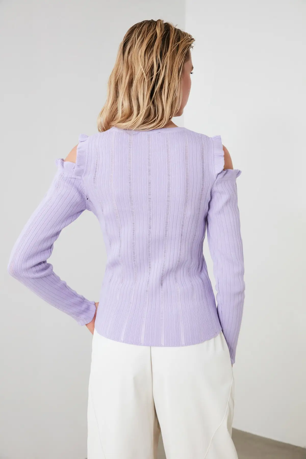 

Trendyol Lilac Cut Out Detail Knitwear Sweater TWOAW20KZ0433