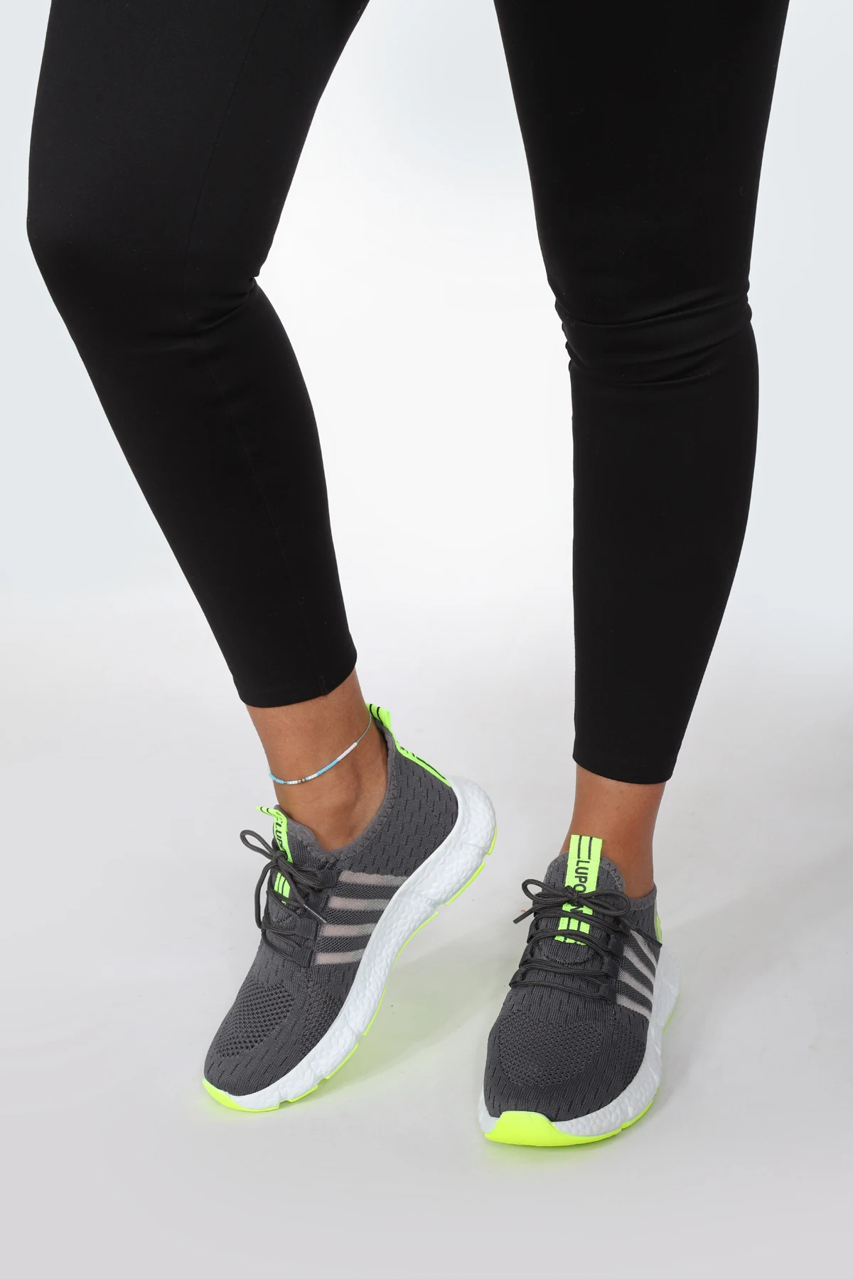 

Women's Shoes Sneakers