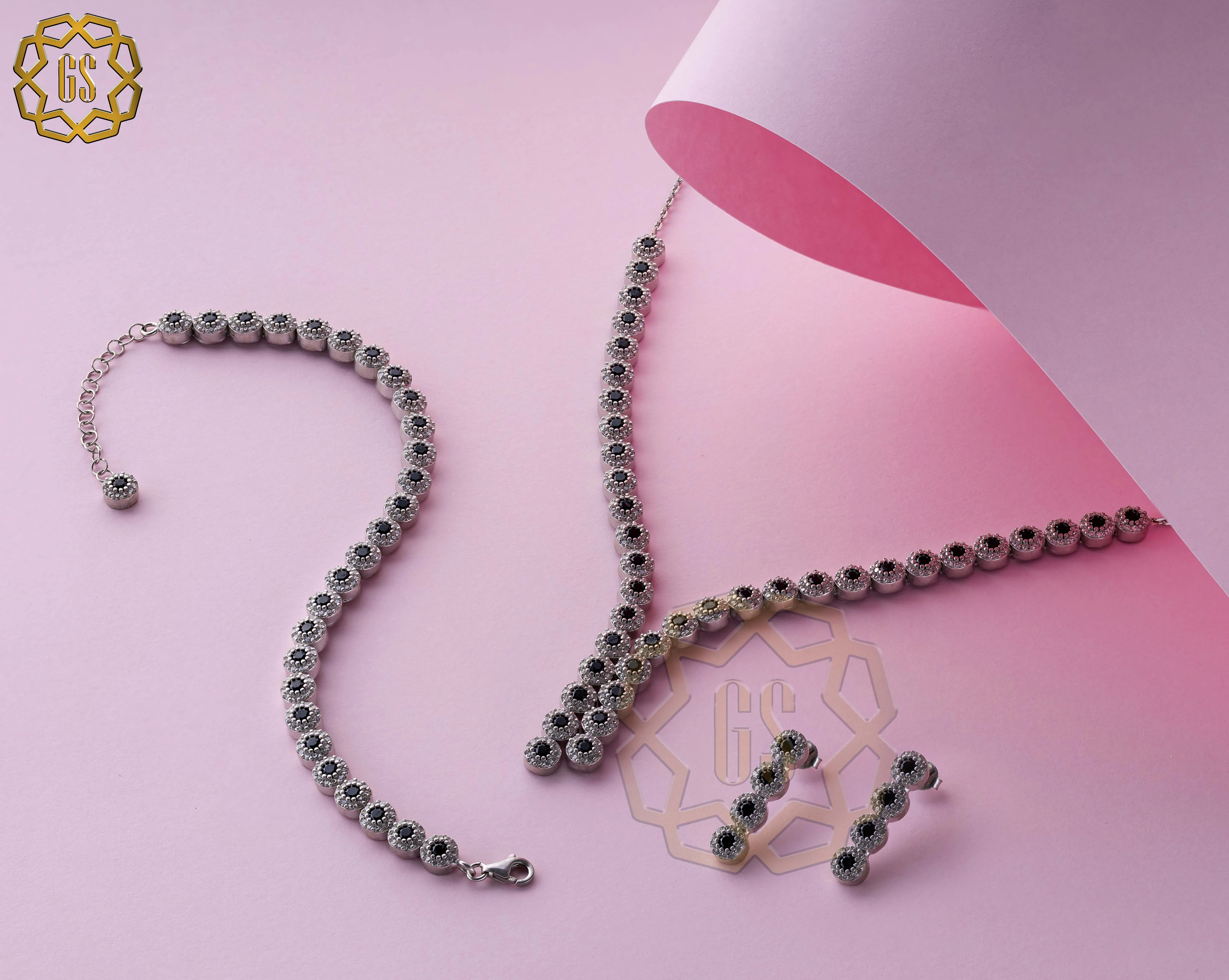 

925 sterling silver Turkish women's set, beautifully crafted in Istanbul, decorated with zircon stone