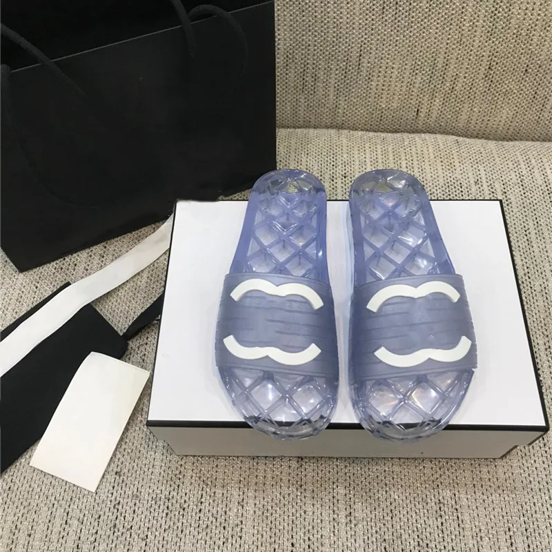 

Spring And Summer New Jelly Transparent Crystal Slippers Travel Vacation Beach Must-have Flat Slippers Luxury Designer Shoes