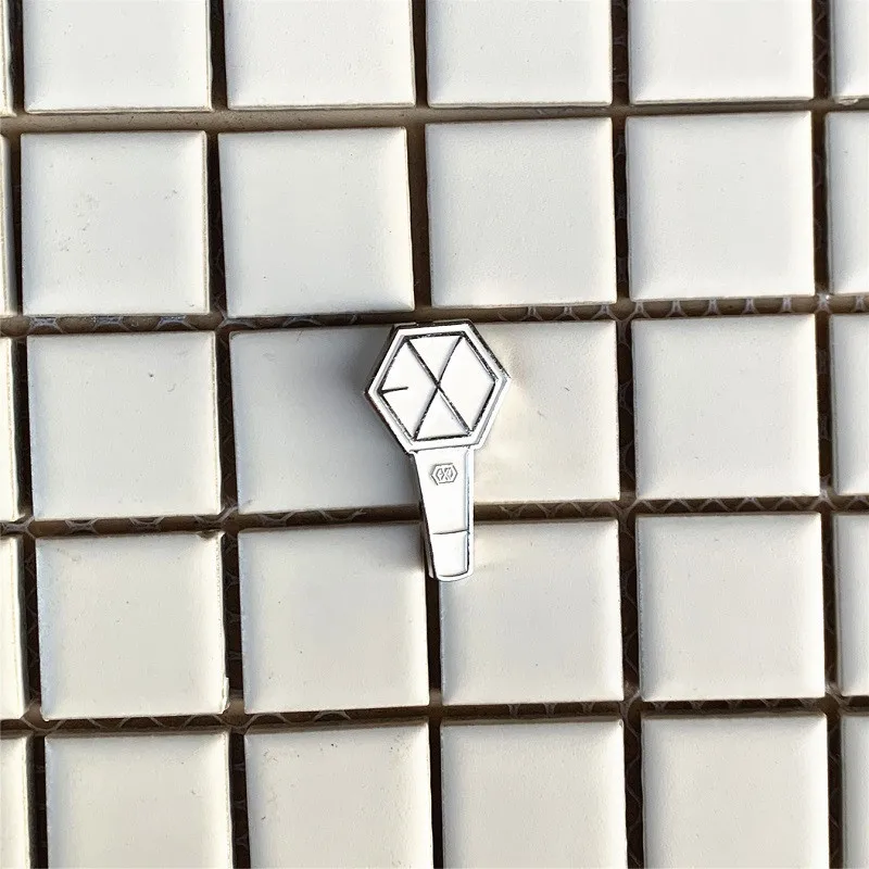 Metal Brooches Pin Bangtan Boys Broche Male SEVENTEEN TWICE GOT7 Lapel Pin BLACKPINK JIMIN JUNG KOOK V SUGA RM EXO Brooch YH368