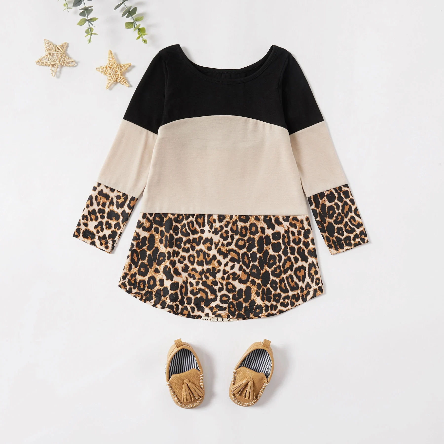 PatPat Hot Sale Spring and Autumn Stylish Leopard Color Matching Long Sleeve Shirts for Mom and Me Family Look Tops