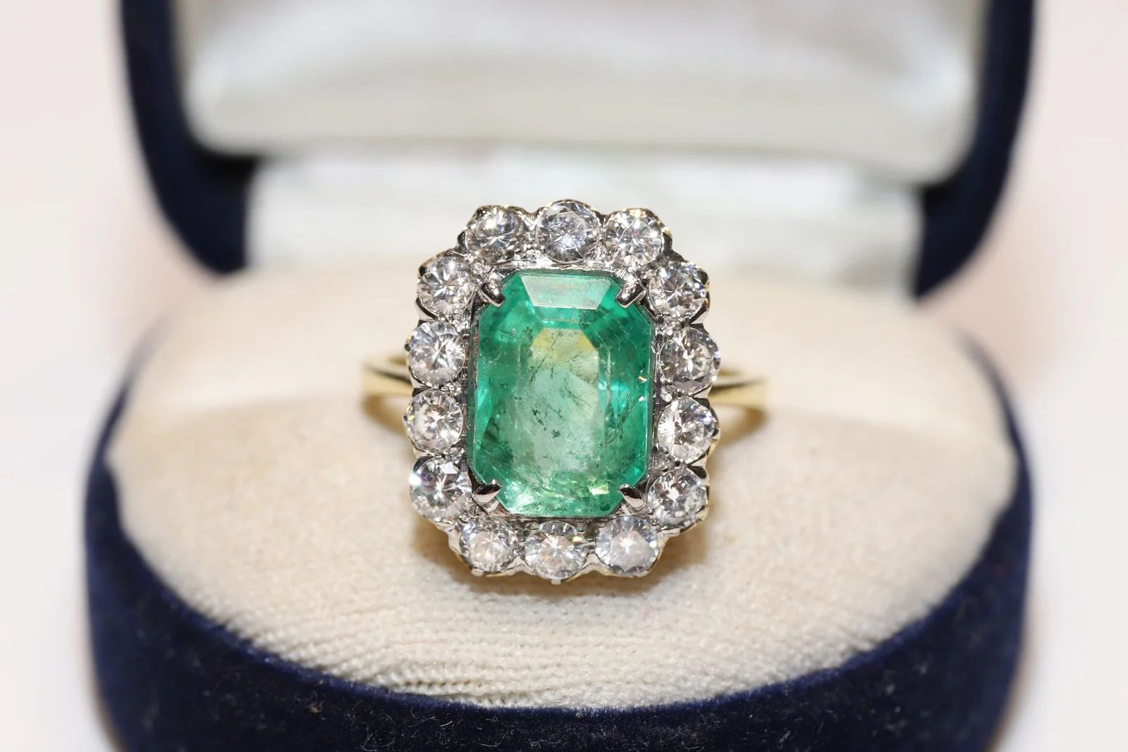 

Vintage Original 18k Gold Natural Diamond And Emerald Decorated Pretty Ring