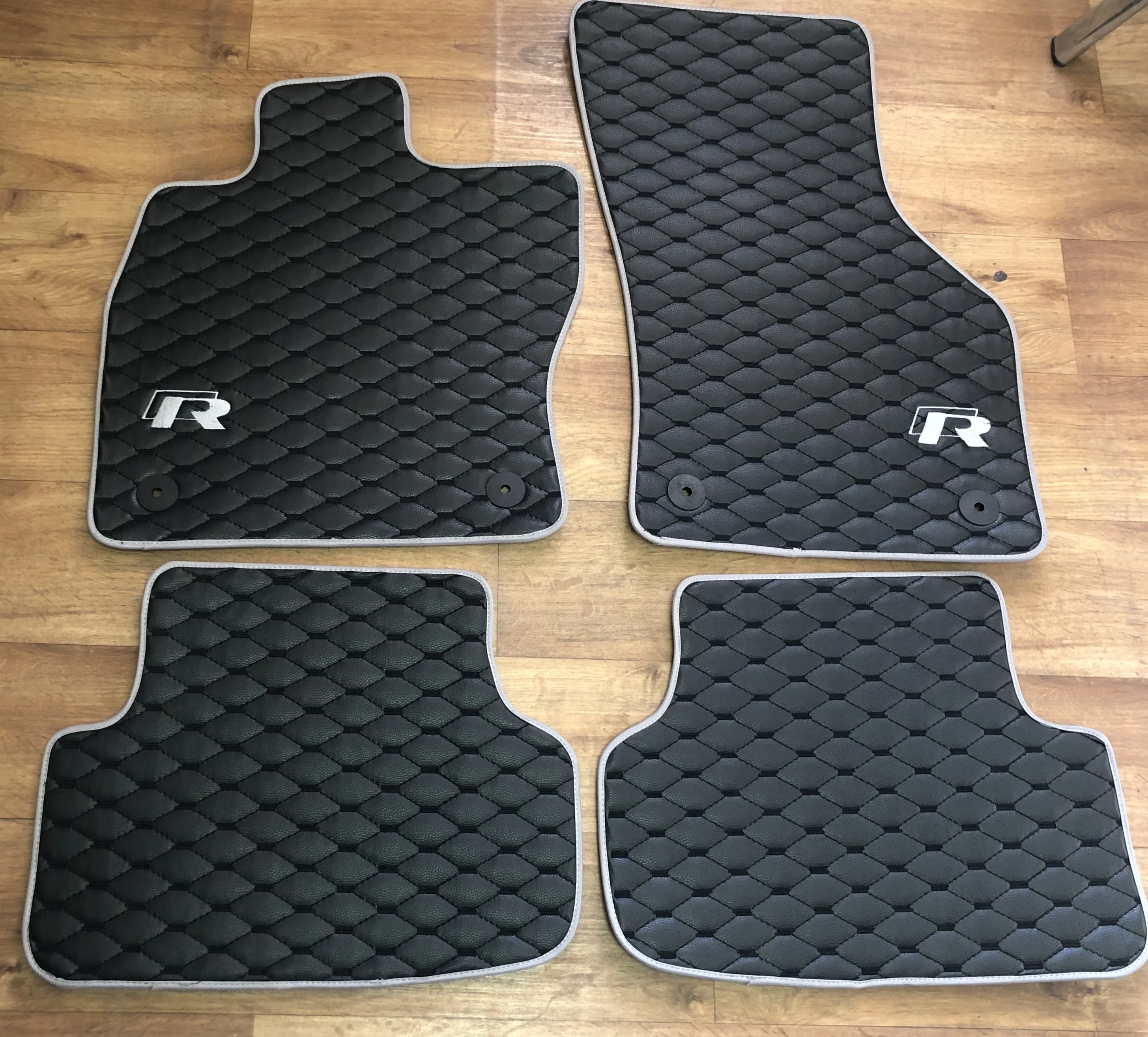 

4 шт., автомобильные коврики для гольфа, Jetta,Passat,Polo,Scirocco,Tiguan,Touareg,Amarok,Beetle,Caddy,Bora,Eos