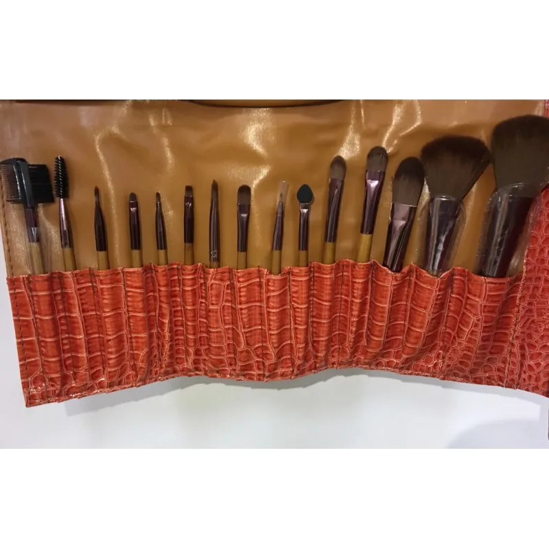 чехол для кистей. набор кистей в чехле. хранение косметики. макияж. магнитная