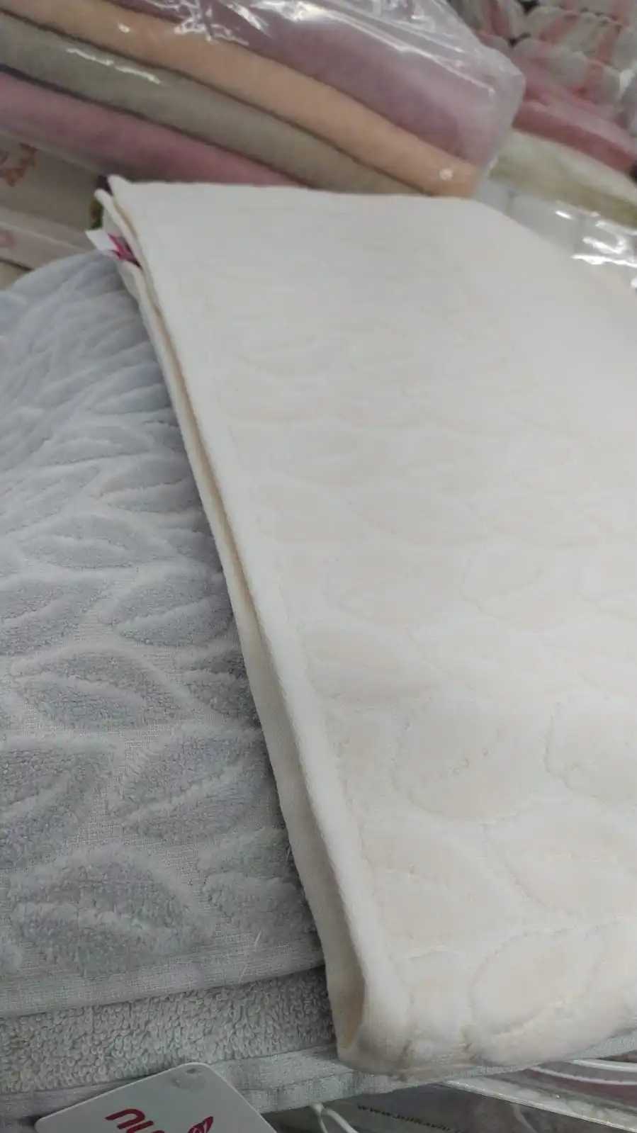 

Martina Nevin Order Bath Towel Set
