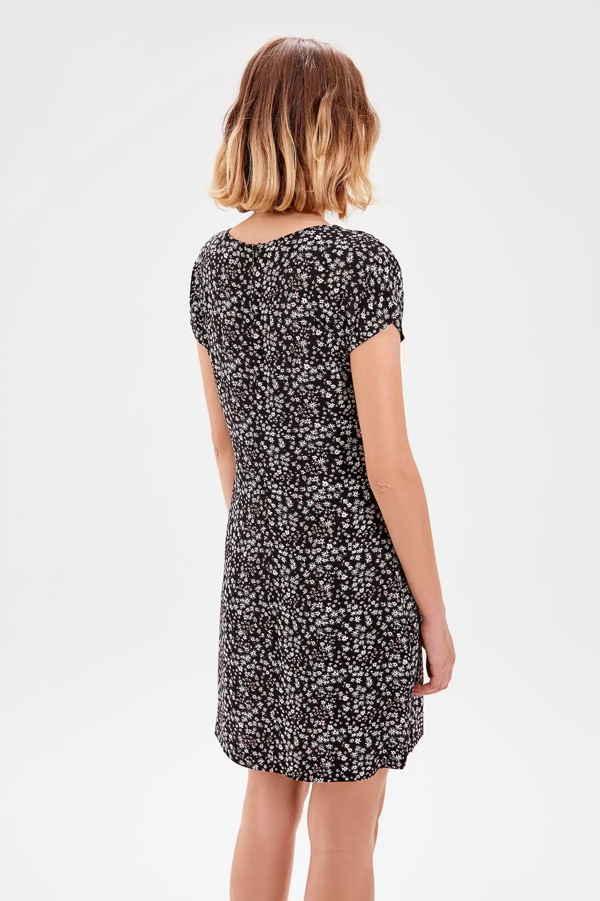 Черное платье с цветочным принтом TWOAW20EL0594 | Женская одежда