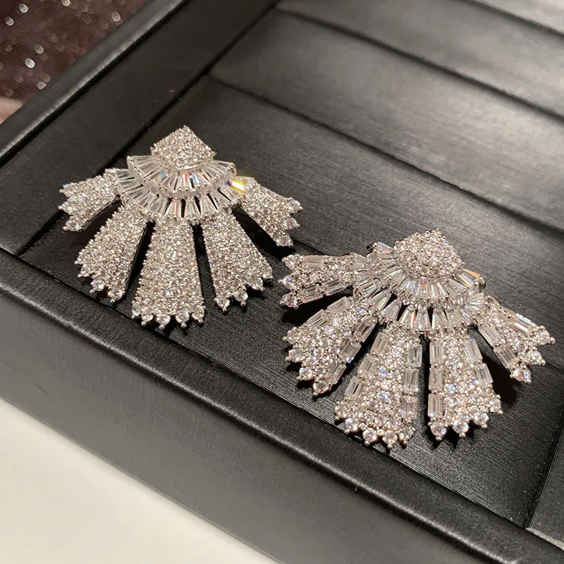 

Серьги 2021 трендовые Женские аксессуары модные веерообразные кружевные серьги в виде юбки-фейерверка подарок для девушки в европейском и ам...