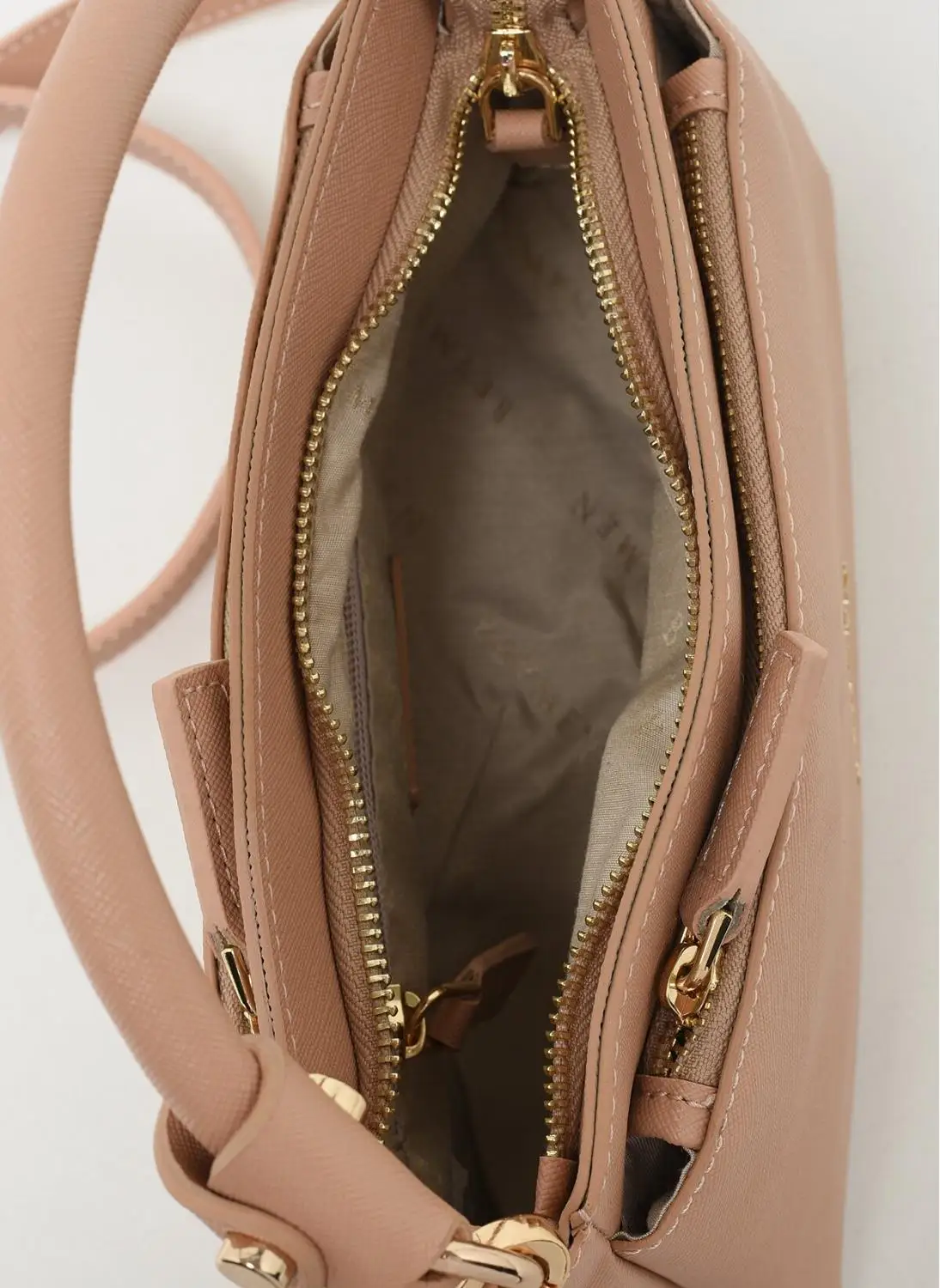 

Classy, Fabulous, Beautiful, Luxury, High class, Fancy, Leather, Business, Gift, Bags, Fashion, Amazing, Limited Edition.