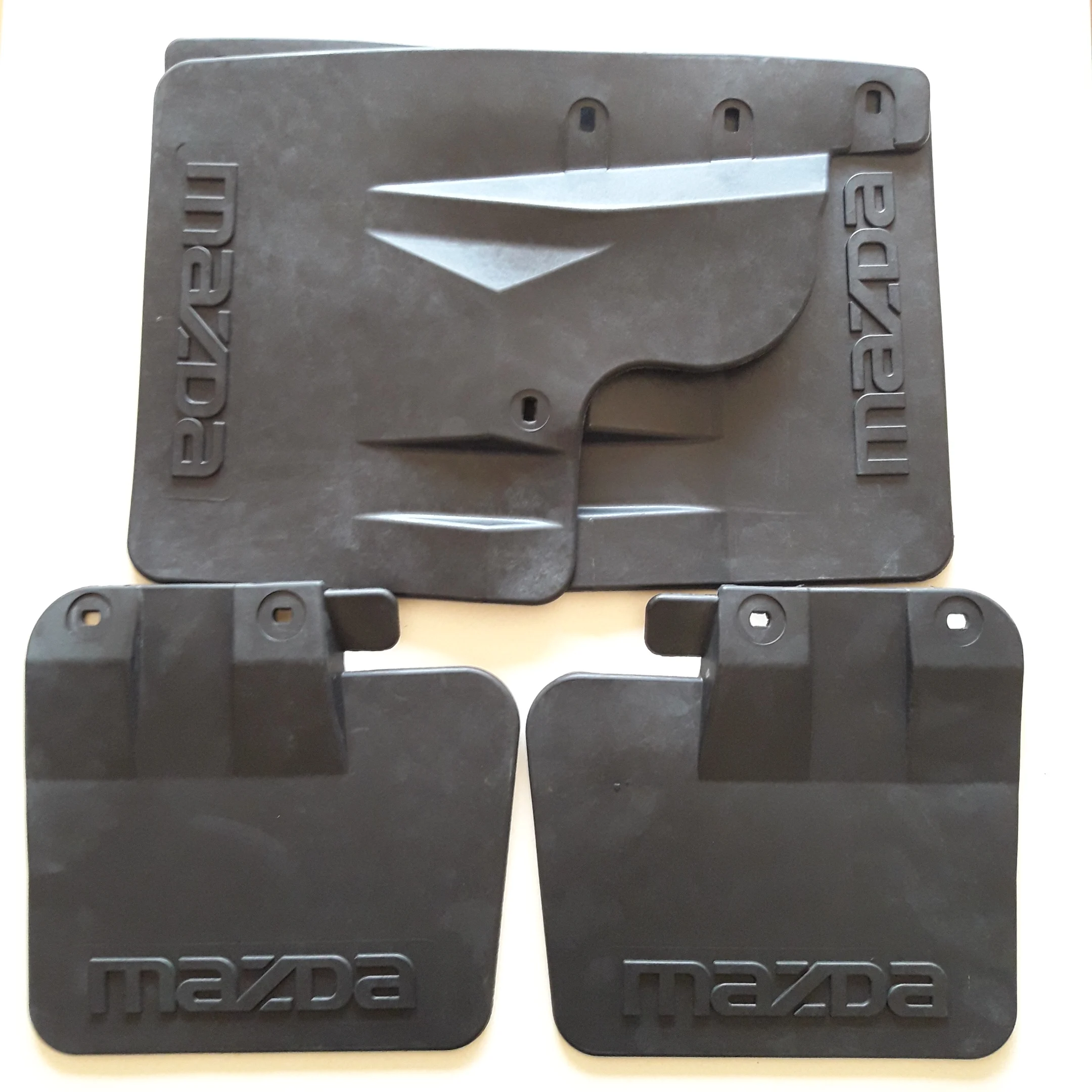 1 комплект Брызговики передний левый и правый-задний правый для Mazda E2000 E2200 Ван Bongo