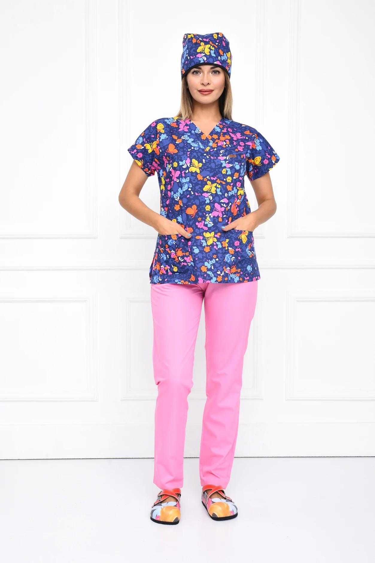 

Colorful Butterfly Print Jersey V-Neck Top 2021 Summer New Medical Workwear Women Ladies Short Sleeve Nurse Uniform Blouse