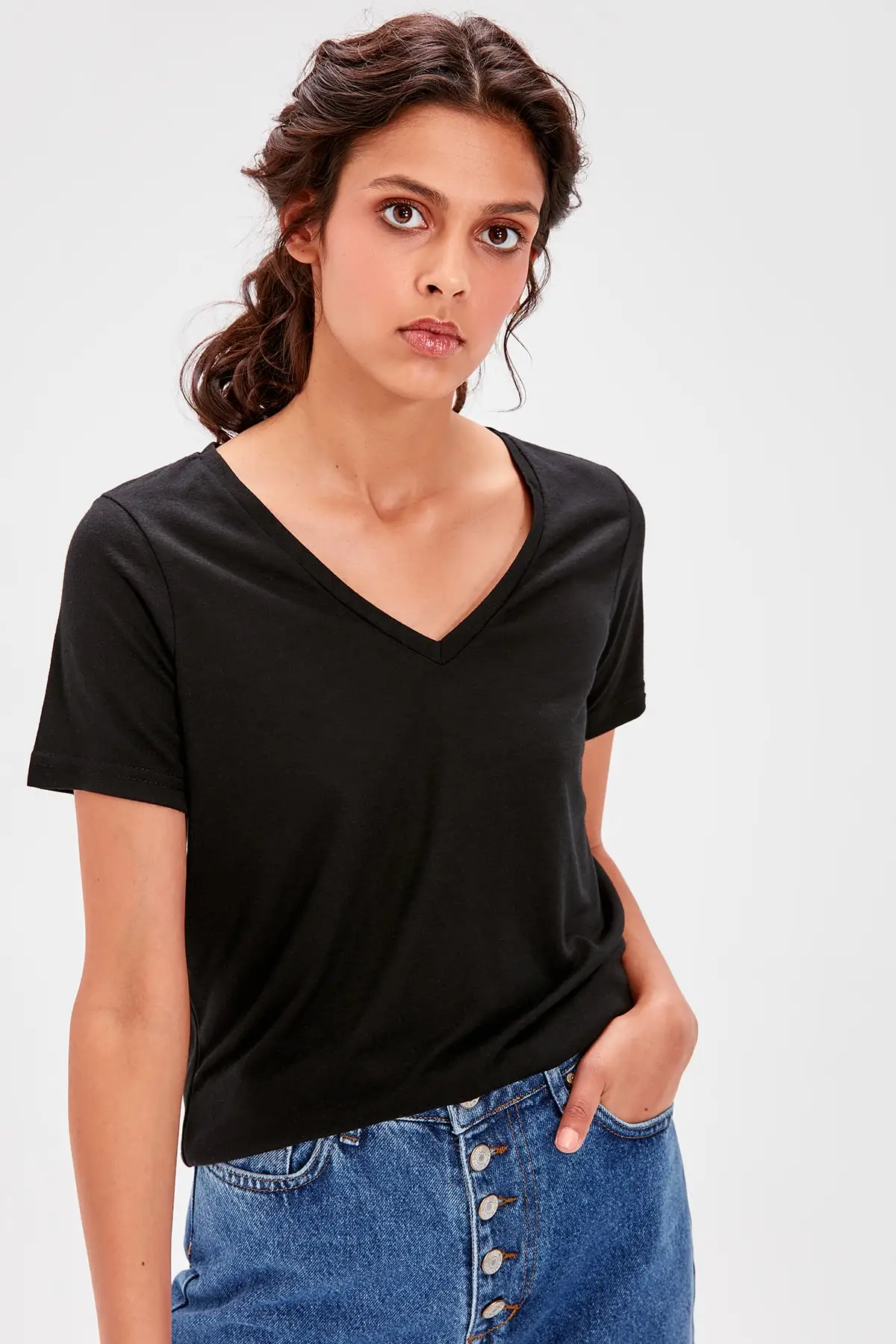 Черная трикотажная футболка с треугольным вырезом TWOSS19BO0063|Футболки| |