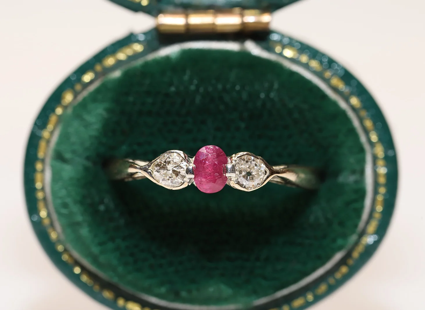 

Perfect Old Vintage 9k Gold Natural Diamond And Ruby Decorated Pretty Ring