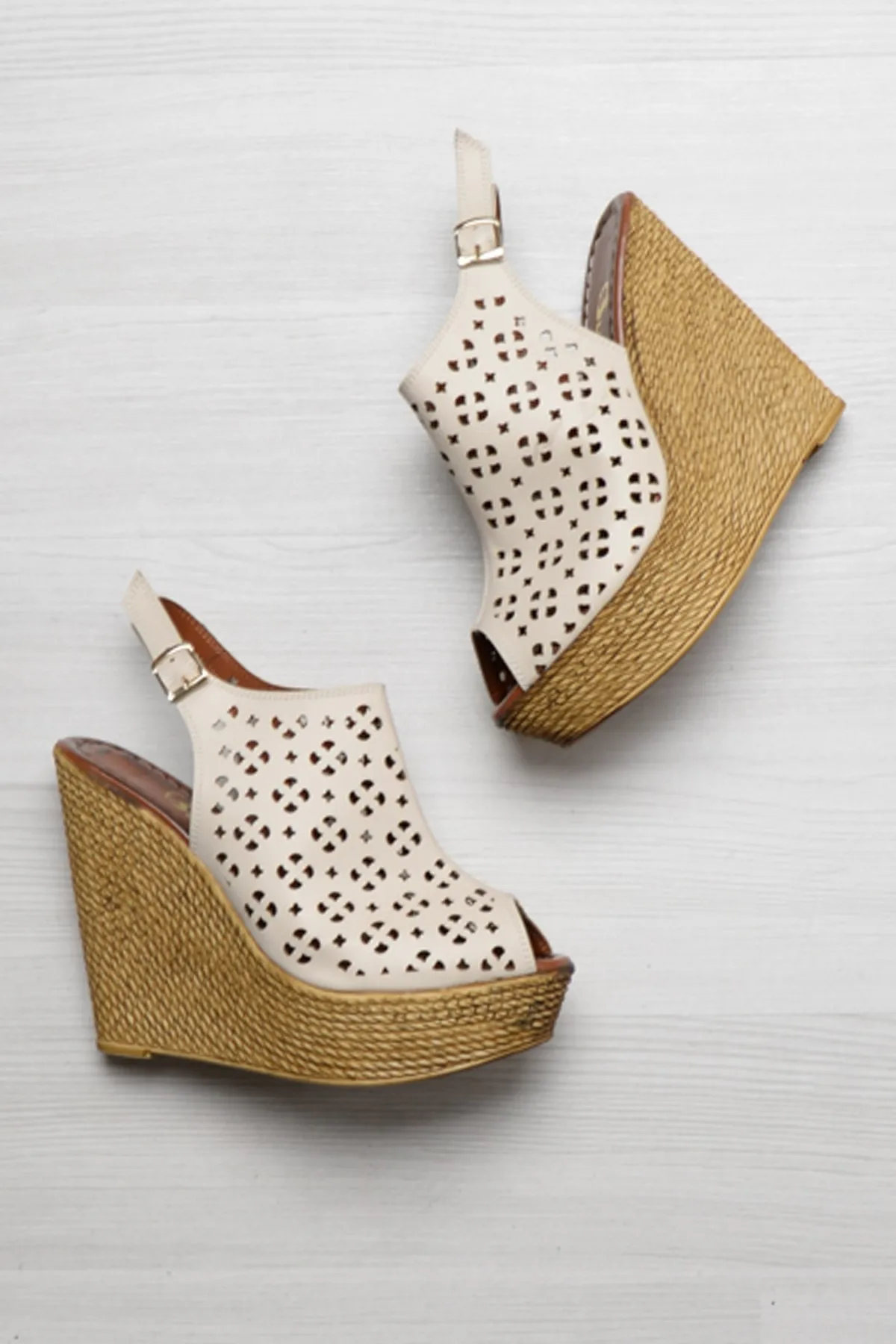 Бежевые женские сандалии Bambi D0107802409|Боссоножки и сандалии| |