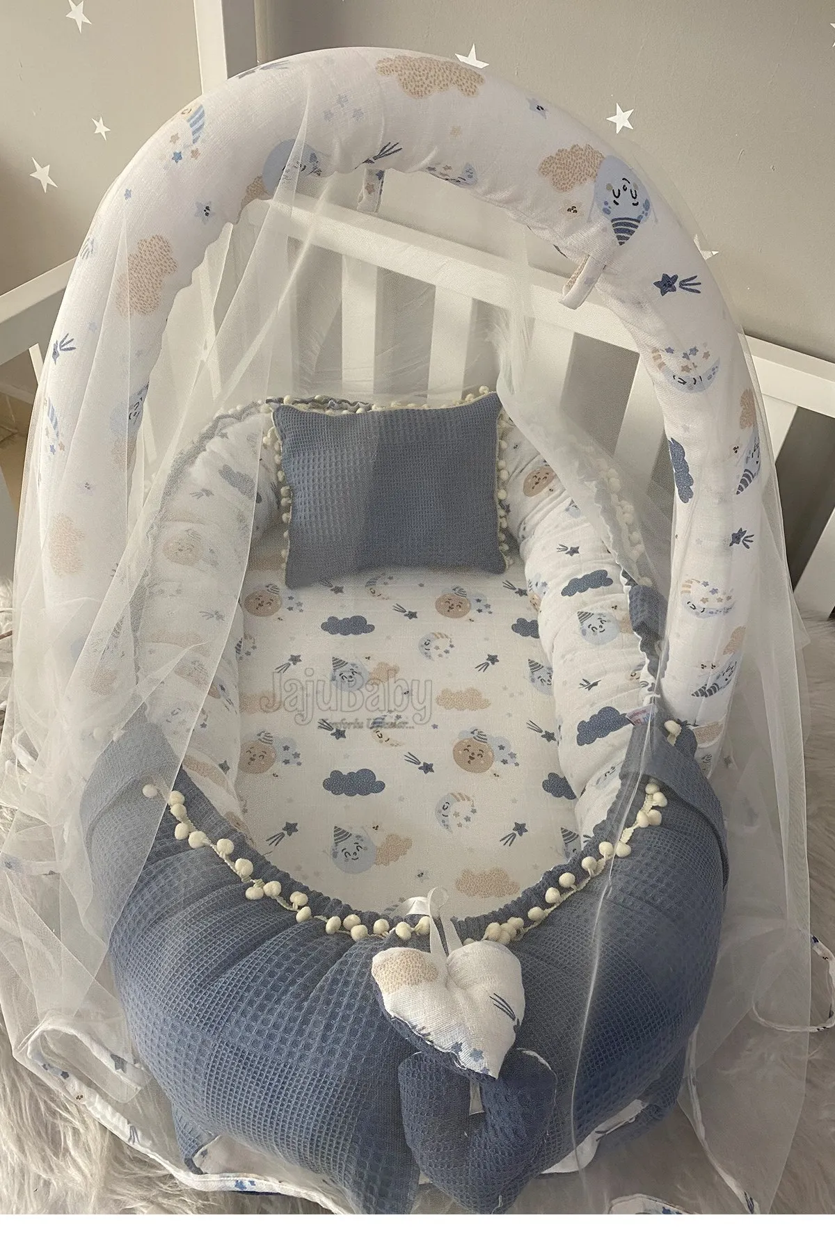 Jaju Baby Handmade Denim Waffle Pique Fabric Muslin Fabric Babynest with Pompom Mosquito Net and Toy Apparatus Portable Baby Bed