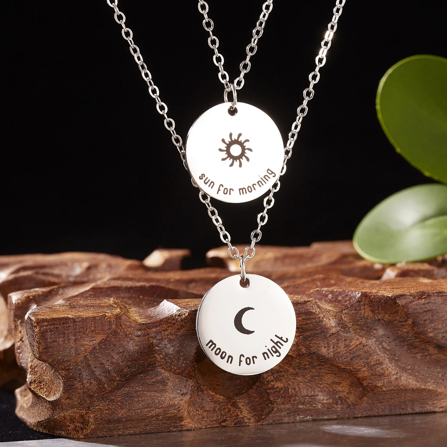 

Love You Sun / Moon Round Brand Sun And Moon 2 Pack Sun And Moon Stainless Steel Paper Card Necklace Set Couple Fashion Pendant