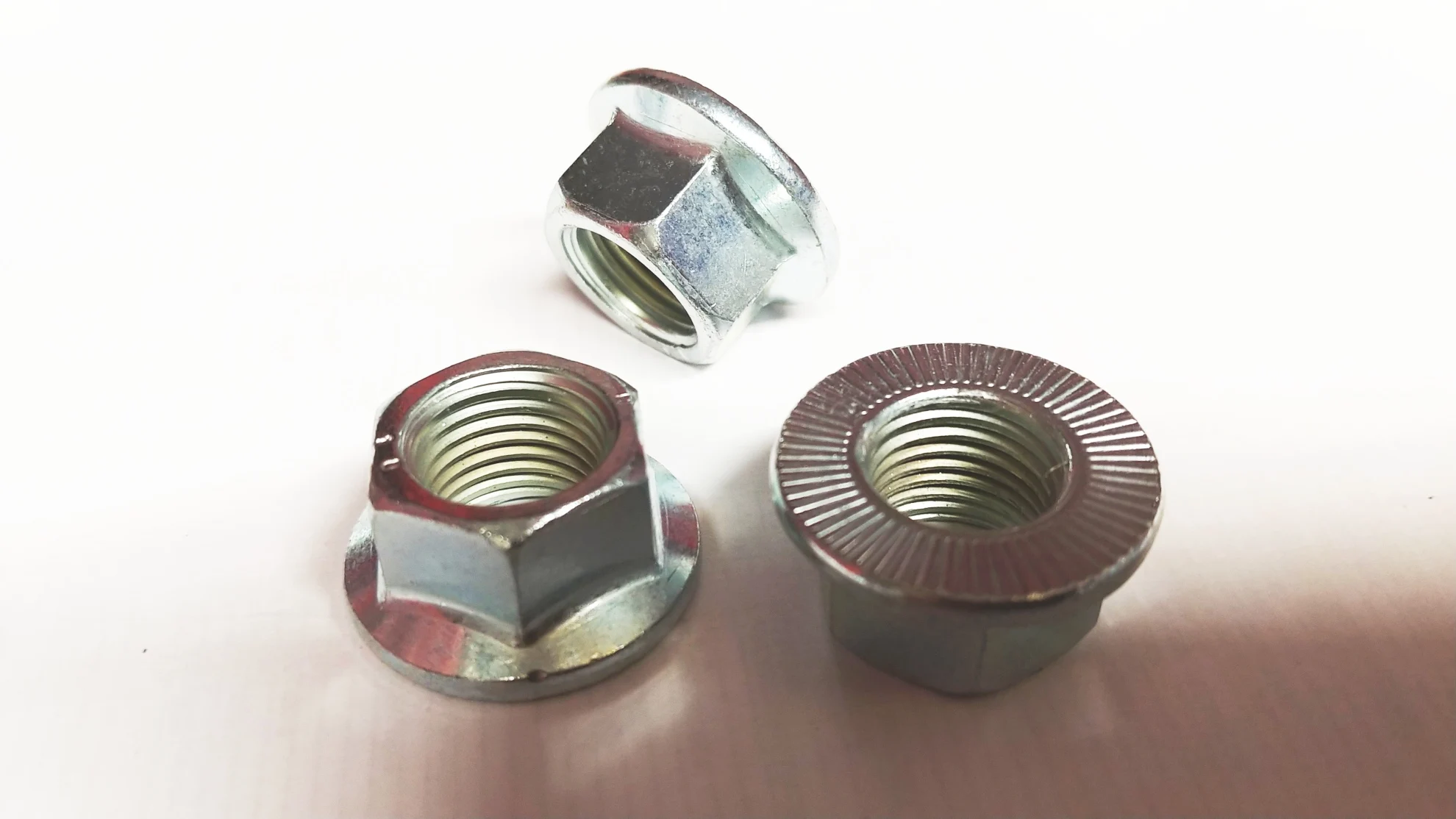 Din 6923 гайка шестигранная с фланцем. Фланец цинк. Фланец цинк. K&m 19610-000-55. Подшипниковый узел stc kfl006.