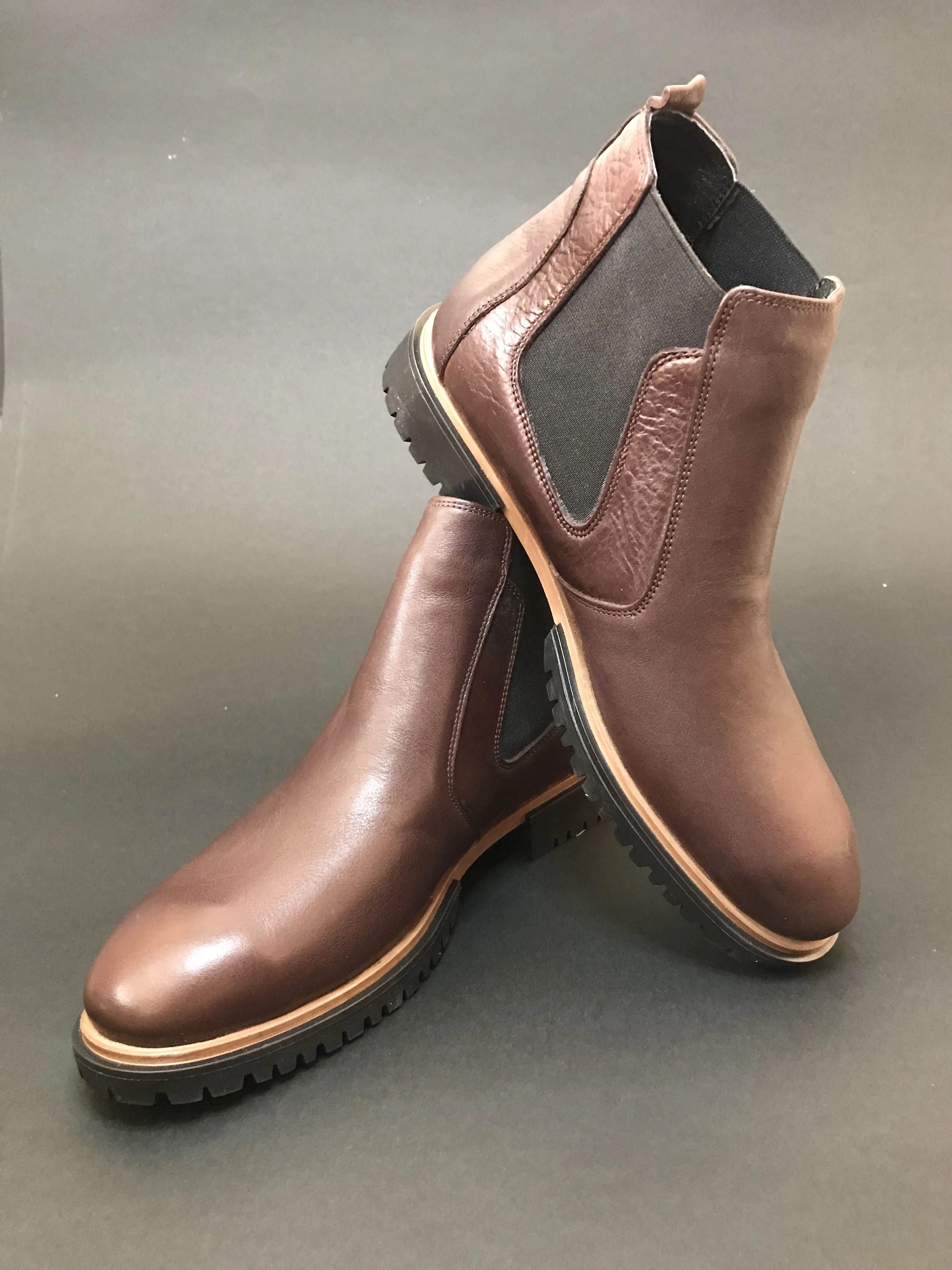 

New Men's Fashion Brown vintage Chelsea leather boots comfortable and non-slip heel casual sports clothing