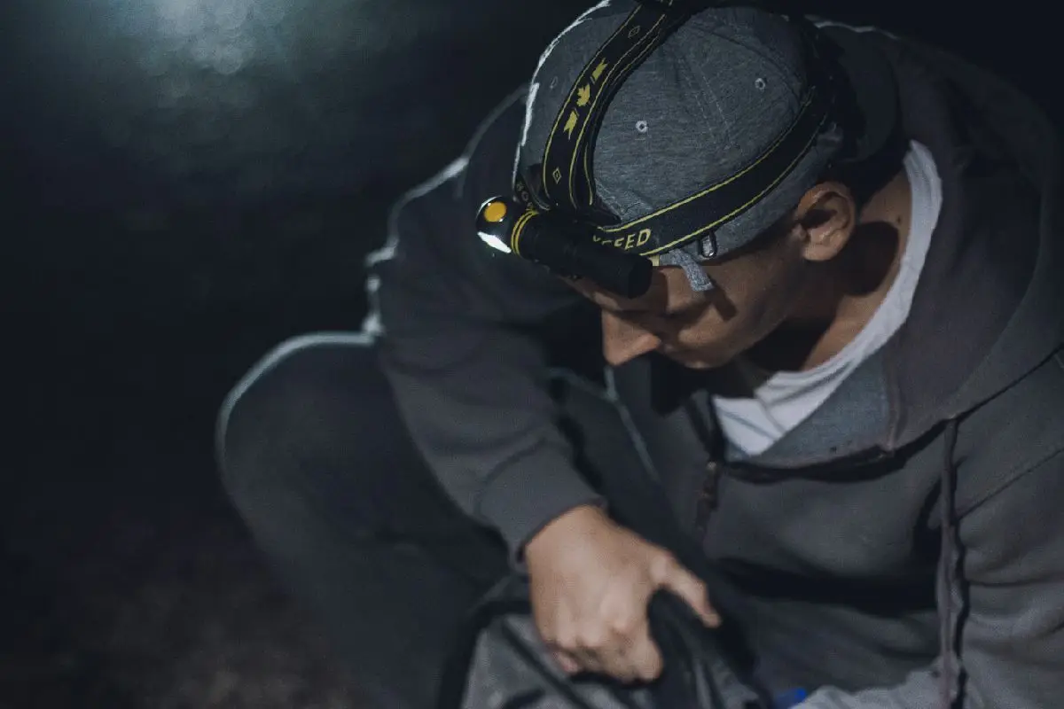 Светодиодный Налобный Фонарь Armytek Elf C2 XP-L Micro-USB + 18650 Li-Ion аккумулятор | Лампы и