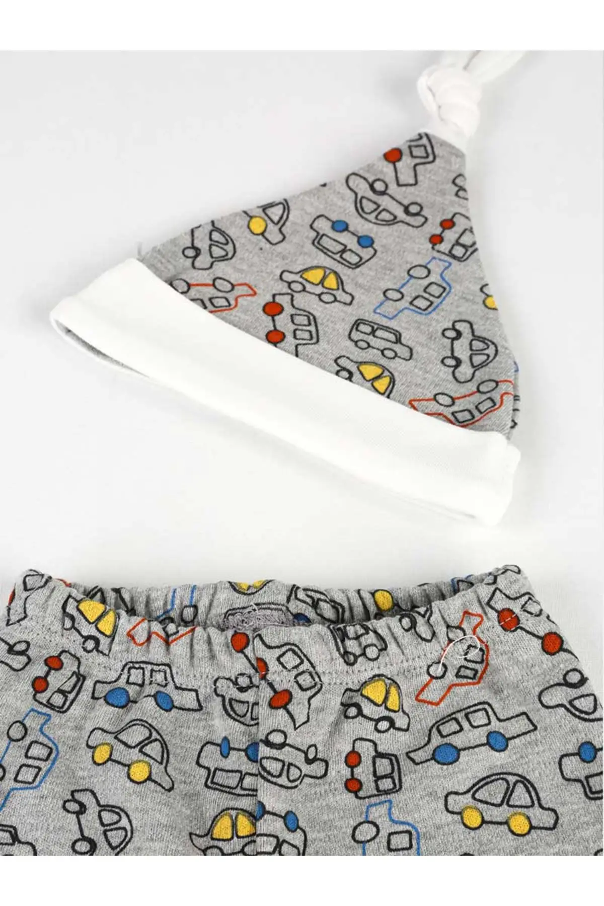 Серая детская шапка с узором |