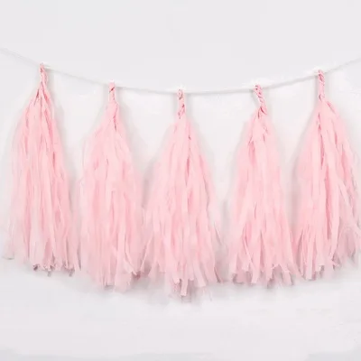 

Декоративная бумажная гирлянда с кисточками